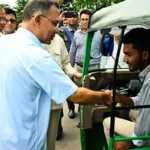 জুলাইযোদ্ধাদের সিএনজি-রিকশা উপহার প্রধানমন্ত্রীর