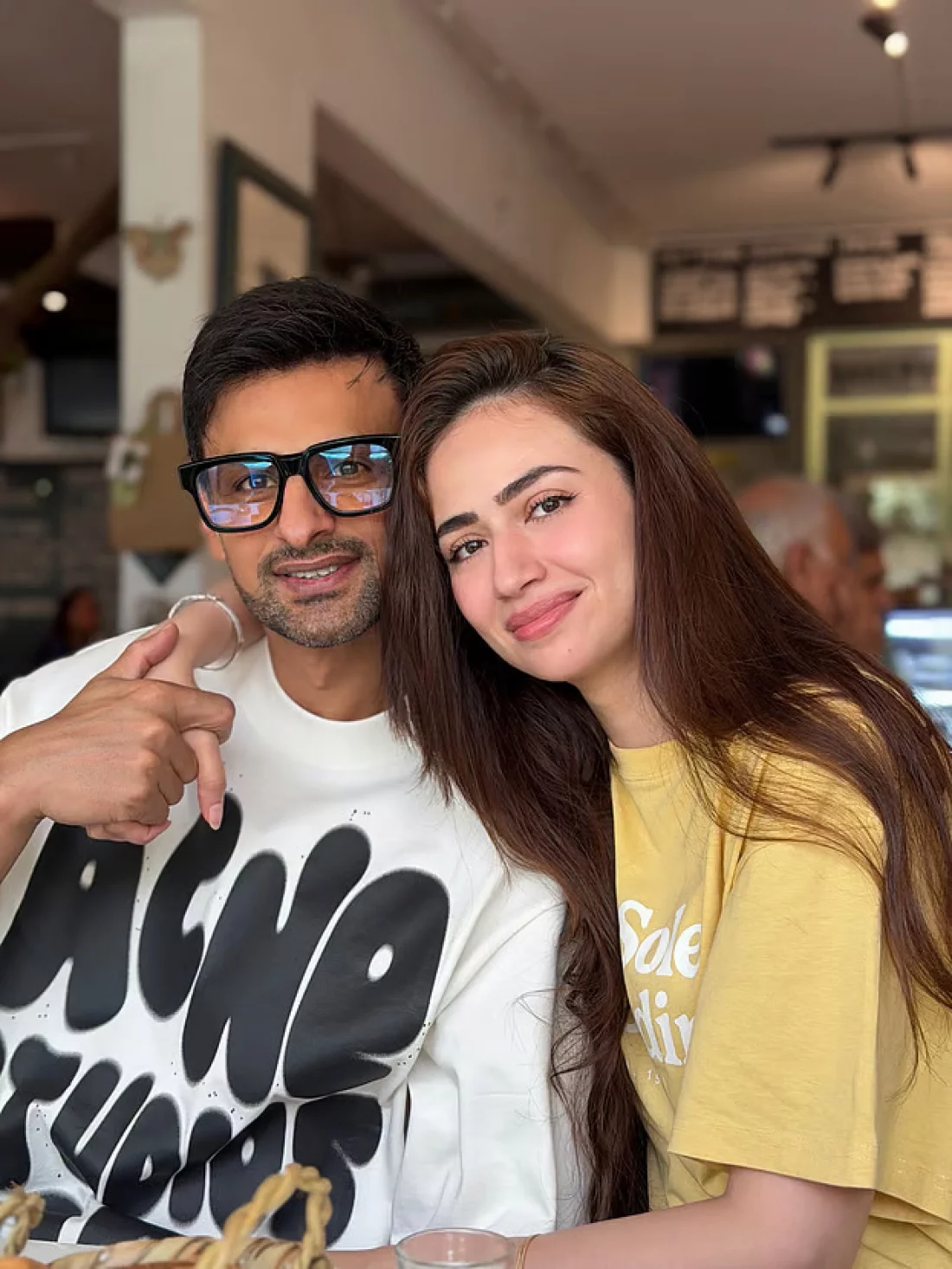 ‘ব্রাঞ্চ উইথ মাই বেস্টি’—সানা জাভেদের সঙ্গে শোয়েব মালিকের একান্ত মুহূর্তের ছবি প্রকাশ