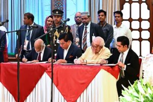 মঈন খান স্থানীয় সরকারে, পার্থ তথ্যে, বিমানে মিল্লাত, পার্বত্য চট্টগ্রামে সাচিং প্রু, পররাষ্ট্রে দুই প্রতিমন্ত্রী