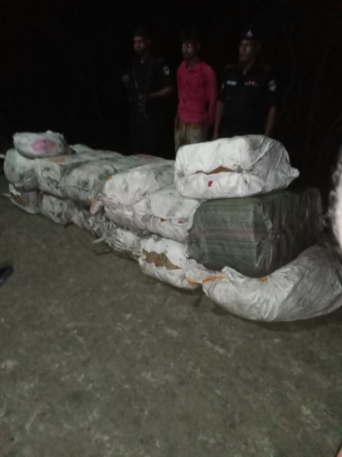 সাতক্ষীরার শ্যামনগর উপজেলার কৈখাল সীমান্তে বিপুল ফেনসিডিল উদ্ধার এবার সুন্দরবনকেন্দ্রিক মাদকের রুট নিয়ে তীব্র উদ্বেগ