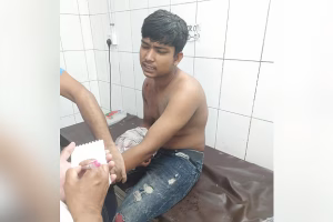 গেন্ডারিয়ায় বিদ্যুৎ–সংযোগ বন্ধ করে এলোপাতাড়ি গুলি, নারীসহ তিনজন গুলিবিদ্ধ