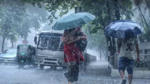 ৩৬ ঘণ্টার মধ্যে দফায় দফায় বৃষ্টির আভাস