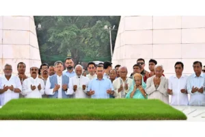 জিয়াউর রহমান ও খালেদা জিয়ার কবরে প্রধানমন্ত্রীর শ্রদ্ধা