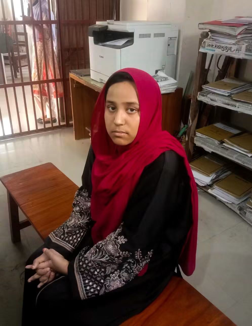স্বর্ণালংকার ও নগদ টাকা চুরির মামলায় এক নারী গ্রেপ্তার